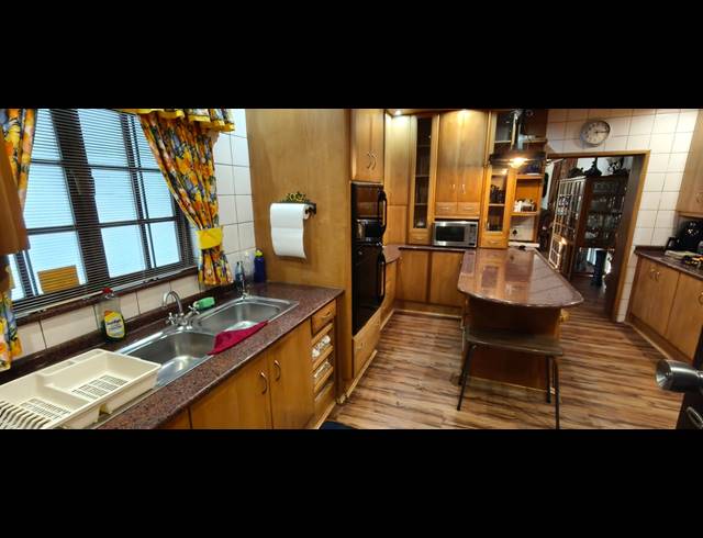 3 BEDROOM TOWNHOUSE FOR SALE IN PROTEA PARK